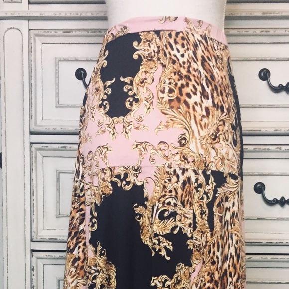 Venus Symmetric Skirt (x-small) elastic waist - Picture 4 of 5
